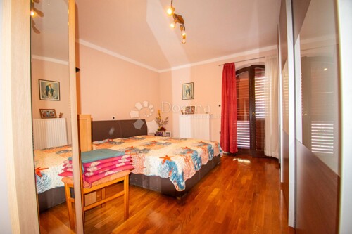 Thumbnail 5871396 - 9