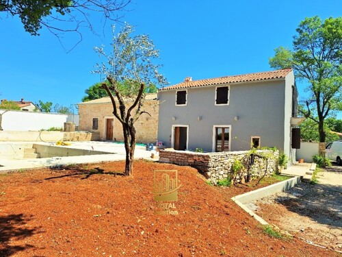 Istra, Barban, 1.5km od mora, kuće 200 m2 sa bazenom, okućnica 1640 m2 (prodaja)