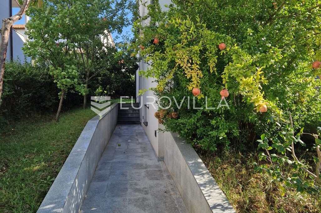Image 5872111 - 63