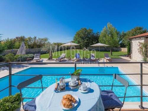 Thumbnail 5872225 - 4