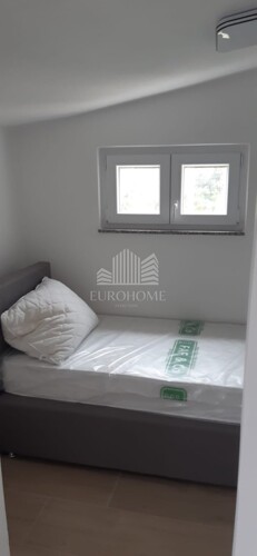 Thumbnail 5876613 - 5