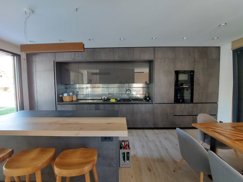 Image 5879770 - 10