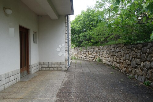 Thumbnail 5889161 - 2