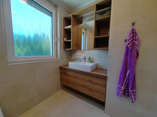Thumbnail 5900226 - 5