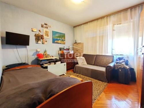 Thumbnail 5901977 - 4
