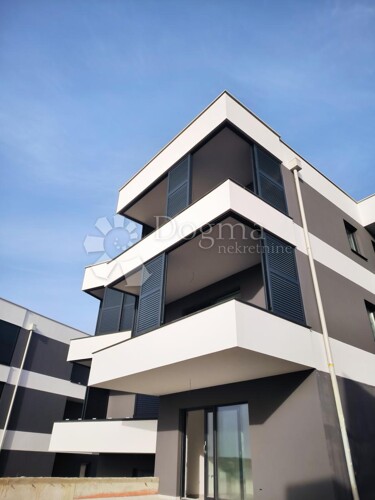 Thumbnail 5911594 - 2