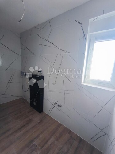 Thumbnail 5911594 - 12