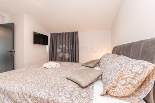 Thumbnail 5913870 - 10