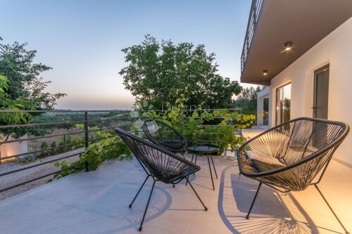 Thumbnail 5913870 - 16