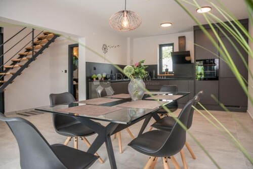 Thumbnail 5913870 - 4