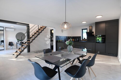 Thumbnail 5913870 - 5