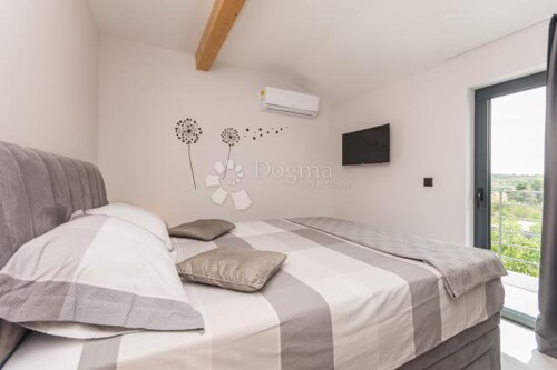 Thumbnail 5913870 - 11