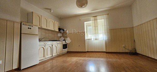 Thumbnail 5918368 - 3