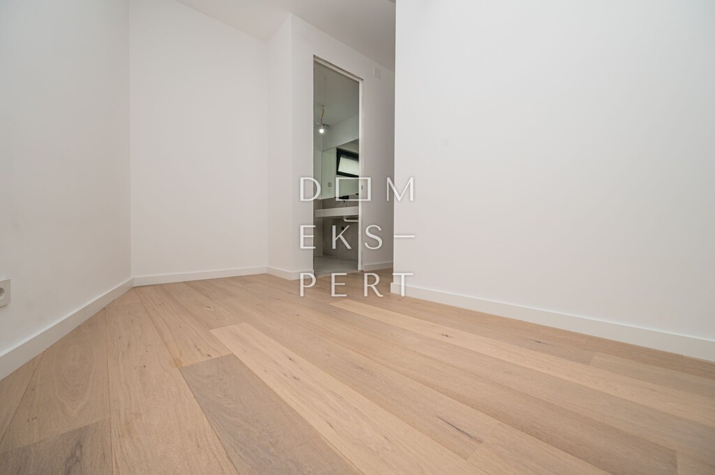 Image 5918420 - 13