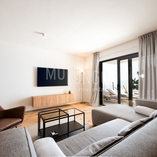 Thumbnail 5918497 - 6