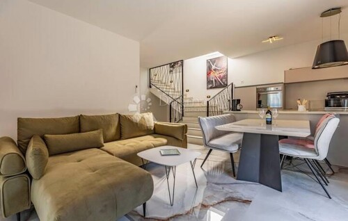 Thumbnail 5919201 - 3