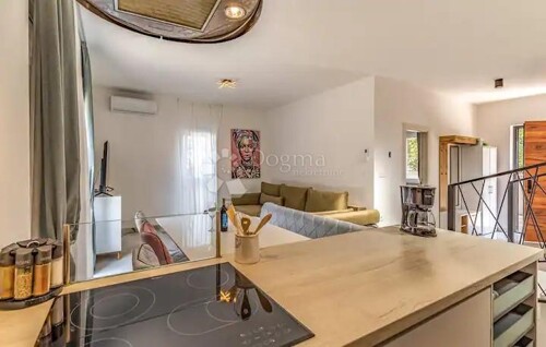 Thumbnail 5919201 - 9