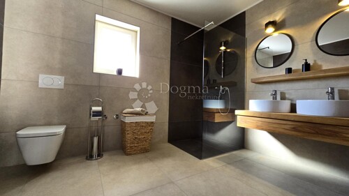 Thumbnail 5921698 - 25