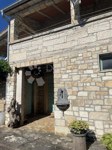 Thumbnail 5928772 - 4