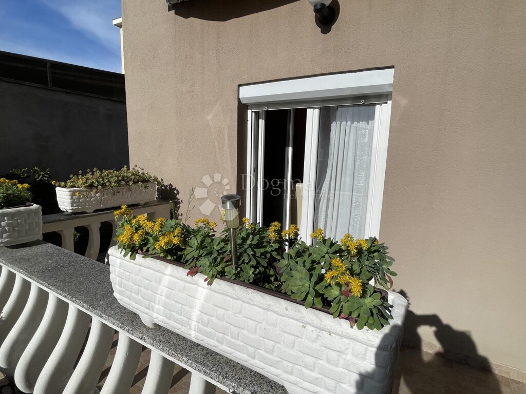 Image 5928817 - 8
