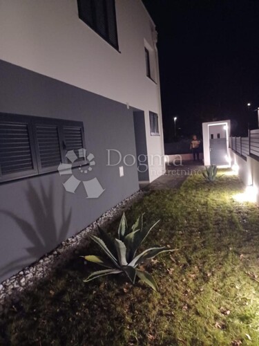 Thumbnail 5930690 - 15