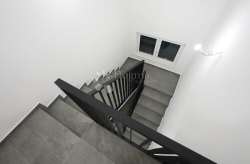 Thumbnail 5930690 - 16