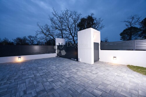 Thumbnail 5930690 - 10