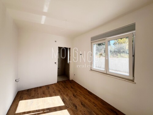 Thumbnail 5933640 - 3