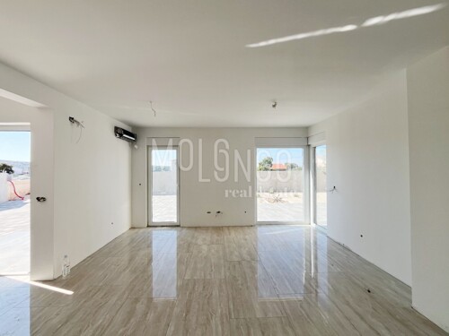 Thumbnail 5933640 - 6