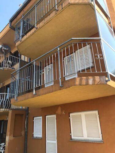 Kuća 230 m2 samostojeća sa 4 app,garažom i okućnicom
