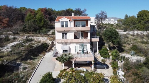 TROGIR, OKRUG GORNJI, KUĆA 430 m2 ,NA OSAMLJENOJ LOKACIJI-IN