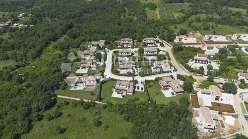 Thumbnail 5939099 - 3