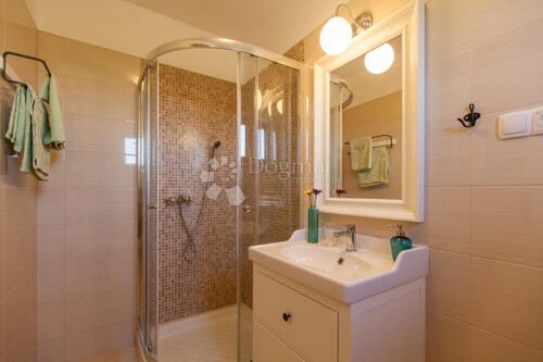 Thumbnail 5939117 - 8