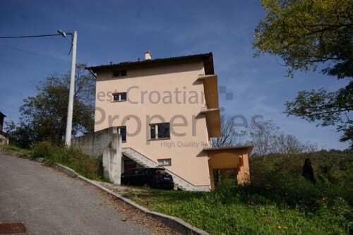 ČUČERJE - KUĆA OD 450 m2 SA 4 STANA i 1.500 m2 OKUĆNICA