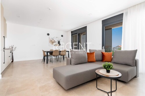 Thumbnail 5940461 - 4