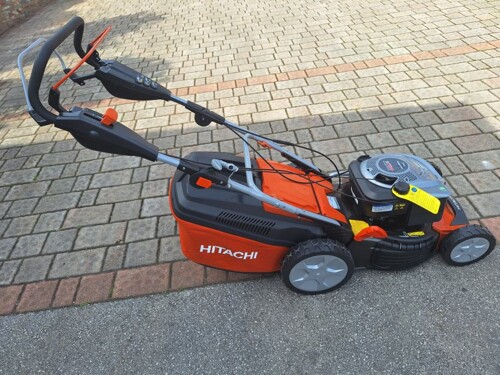 Kosilica za travu Hitachi Briggs & Stratton motor traktor kosilica 4x4