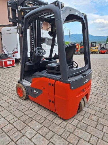 Viličar viljuškar Linde bager valjak demper traktorska kosilica 4X4