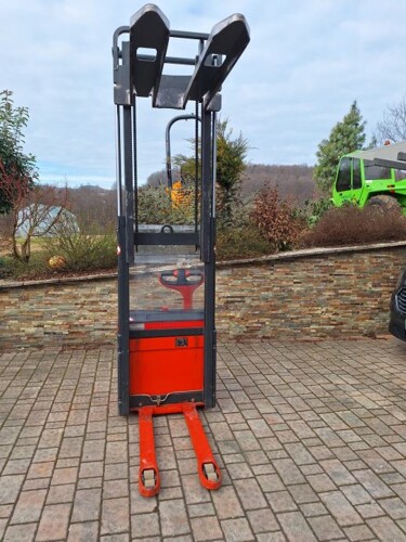 Viličar viljuškar Linde utovarivač bager valjar demper traktor 4x4