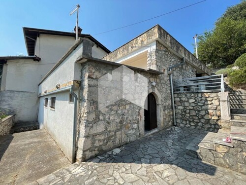 Bribir, kamena kuća