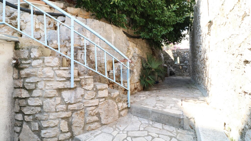 Image 5944535 - 16