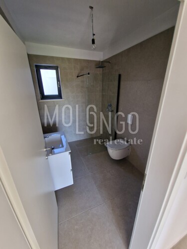 Thumbnail 5946873 - 4