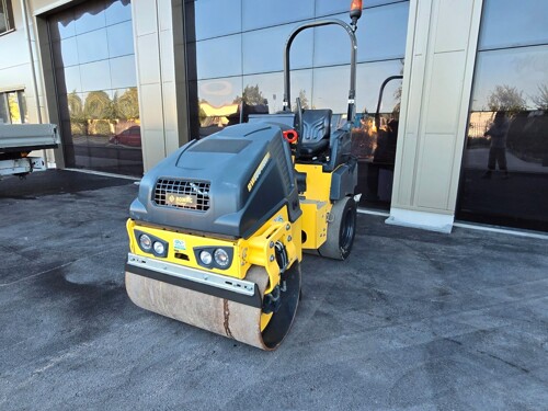Valjak Bomag BW100 AD-5 Kubota motor bager demper traktorska kosilica 4x4