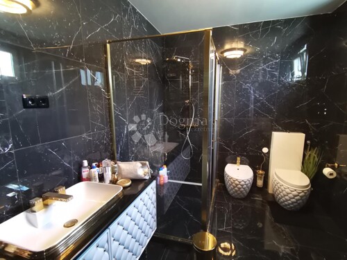 Thumbnail 5950337 - 13