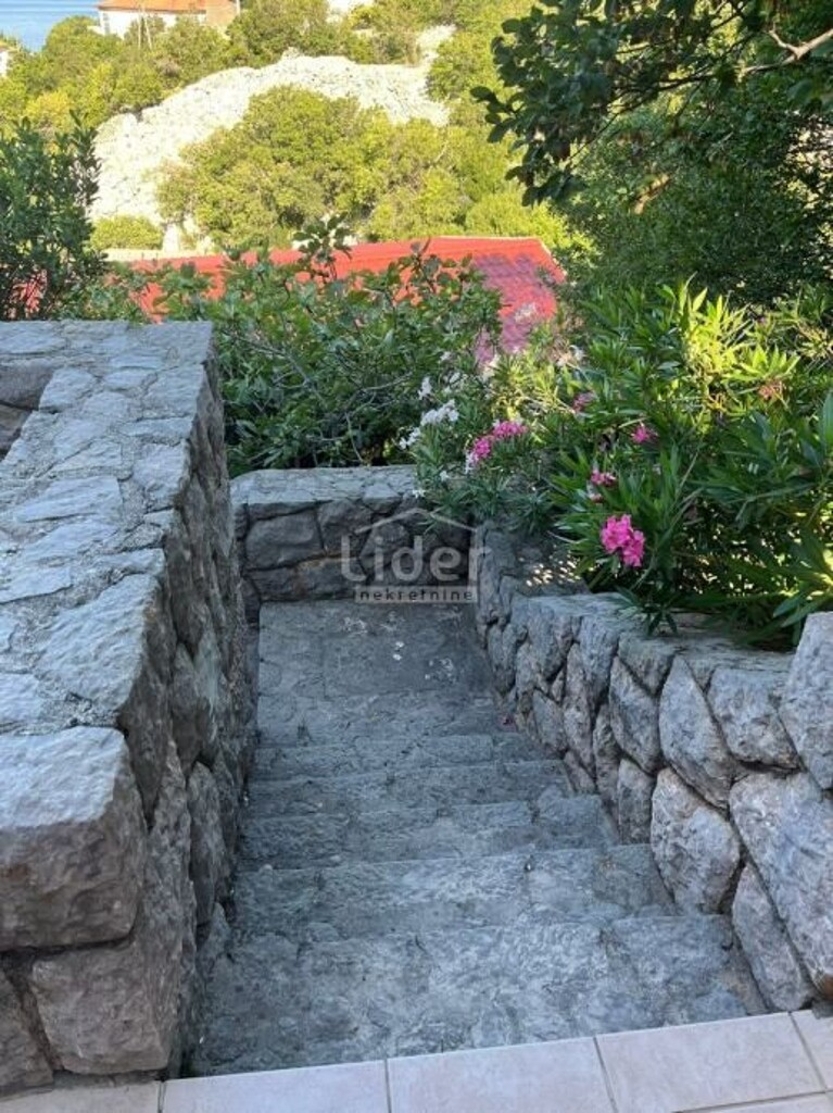 Image 6023386 - 8