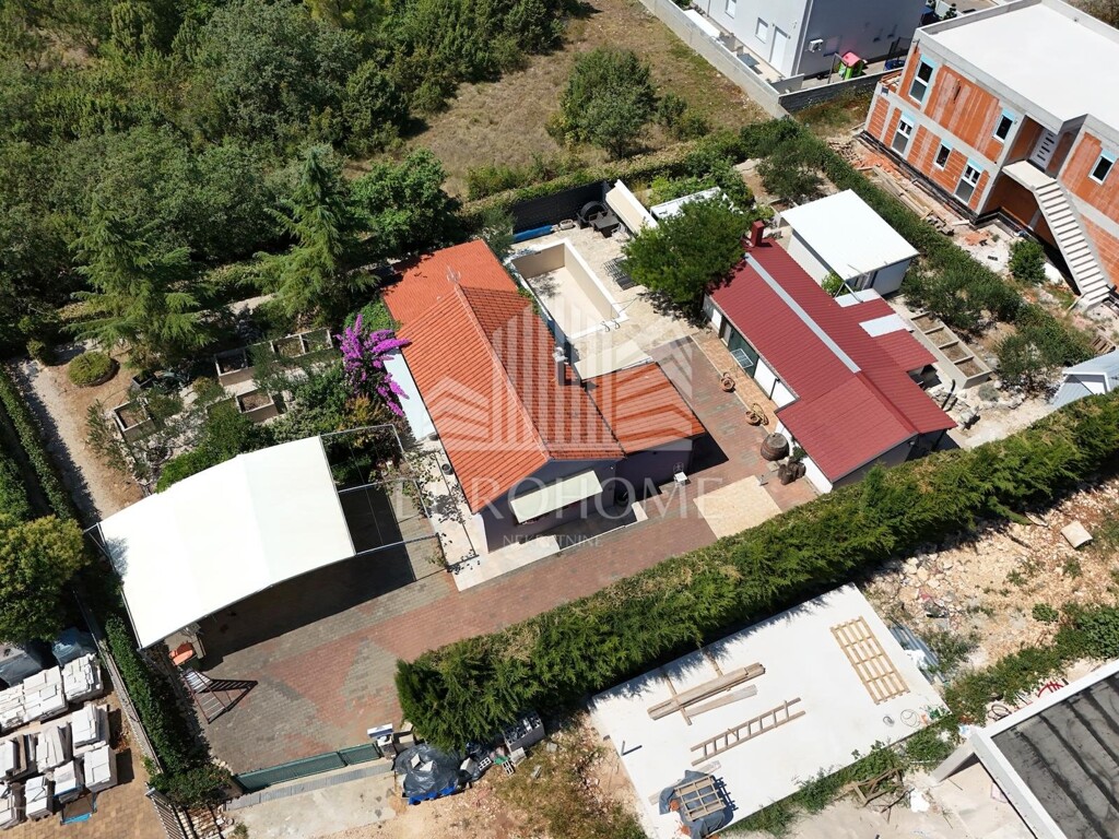 Image 6047594 - 6