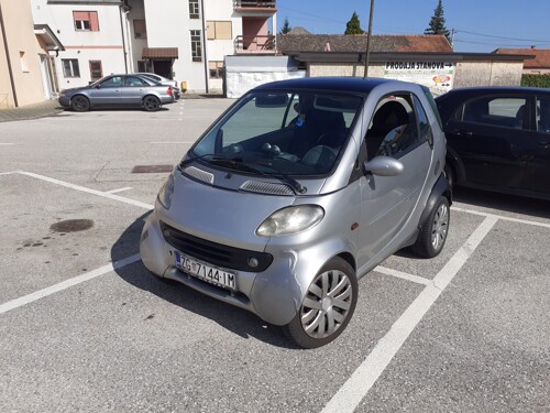 Smart 600 ccm 2000 god rezervne djelove limarije i mehanike prodajem