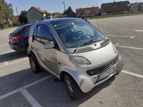 Smart 600 ccm 2000 god rezervne djelove limarije i mehanike prodajem