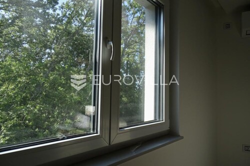 Thumbnail 6057950 - 4