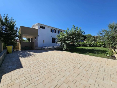 Novouređena kuća sa 3 apartmana-pogled na more,70m od plaže!