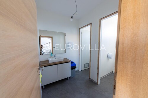 Thumbnail 6063414 - 11